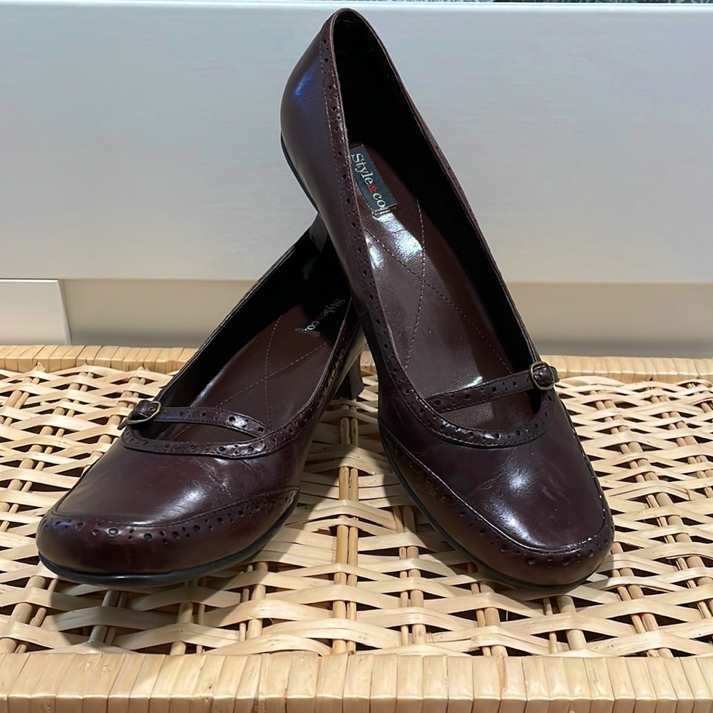 Woman’s Style & Co 1 inch heel, still with its original box!